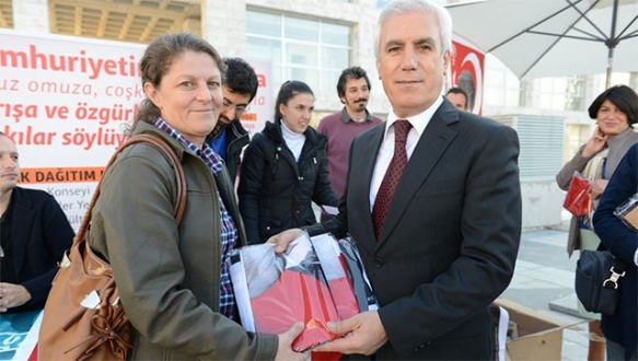 Nilüfer Belediyesi’nden 60 bin bayrak Nilüfer Belediyesi’nden 60 bin bayrak