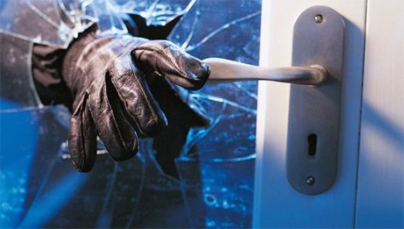 Bir evden 15 bin liralık altın çalındı