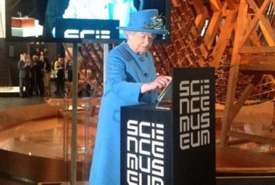 Kraliçe tweet attı