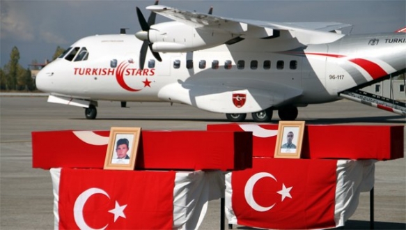 Yüksekova`daki 3 şehit uğurlanıyor Yüksekova`daki 3 şehit uğurlanıyor