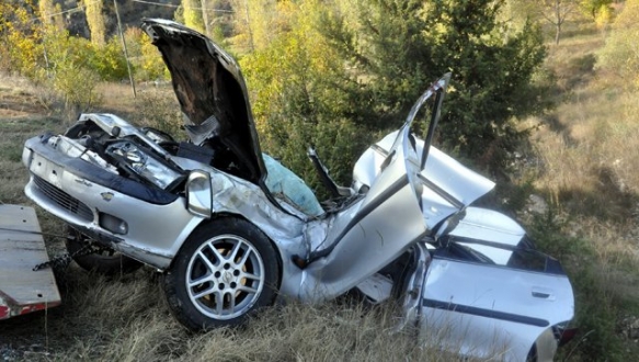 Düğün konvoyunda kaza: 2 ölü Düğün konvoyunda kaza: 2 ölü