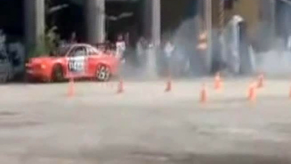 Drift yarışında kaza: Küçük çocuk ağır yaralı Drift yarışında kaza: Küçük çocuk ağır yaralı