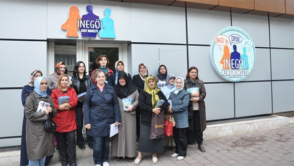 İnegöllü kadınlar kaldırım işgaline savaş açtı