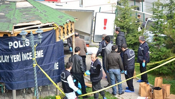 Eşini parkta öldürdü