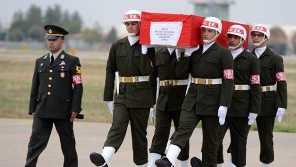 Diyarbakır`da vurulan astsubay şehit oldu