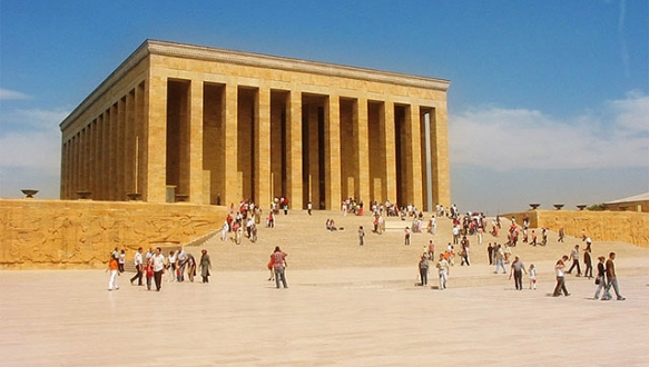 Anıtkabir`e ziyaretçi sayısı yarı yarıya azaldı
