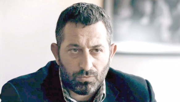 Cem Yılmaz pilot dövdü