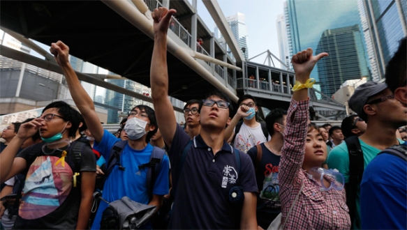 Çin hem Batı`yı hem de göstericileri uyardı