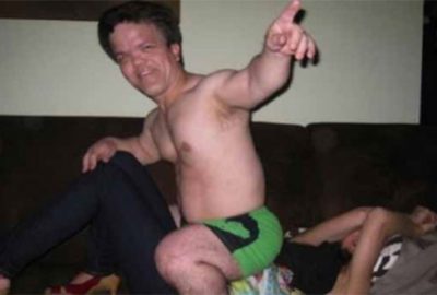 Bekarlığa veda partisinde cüceden hamile kaldı