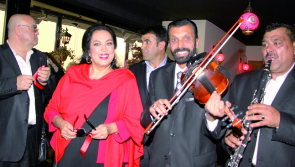 Türkan Sultan`a eğlenceli karşılama