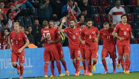 İzlanda ve Çek Cumhuriyeti`ne yenilerek A Grubu`nda son sıraya demir