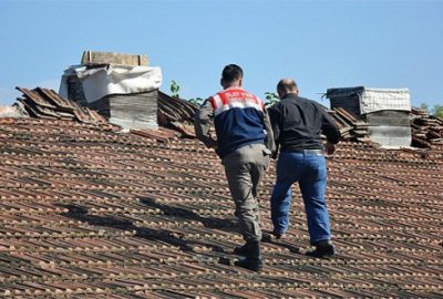 Dengesini kaybederek beton zemine çakıldı