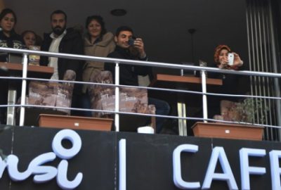 Zabıta kafede sigara içeni bulamadı