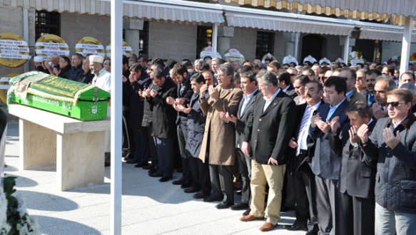 Nazlı Çelik toprağa verildi Nazlı Çelik toprağa verildi
