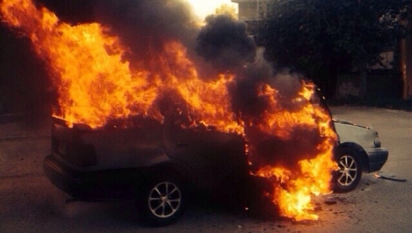 Bursa`da otomobil alev alev yandı