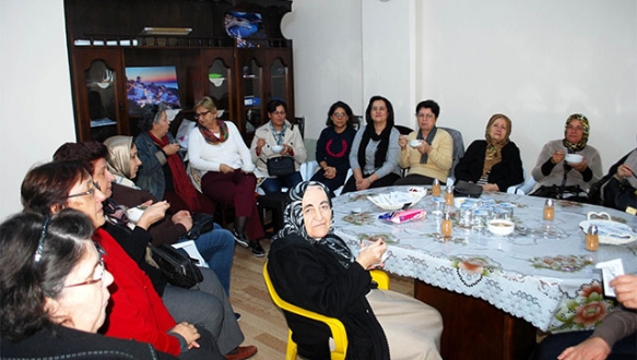 Giritliler aşure dağıttı