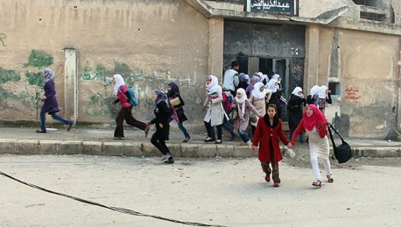 Suriye`nin başkenti Şam`ın Kabun mahallesindeki bir okula Esed güçleri tarafından