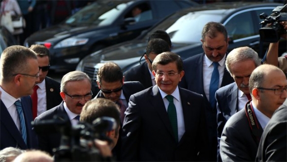 Davutoğlu Ulu Cami`de cuma namazı kıldı