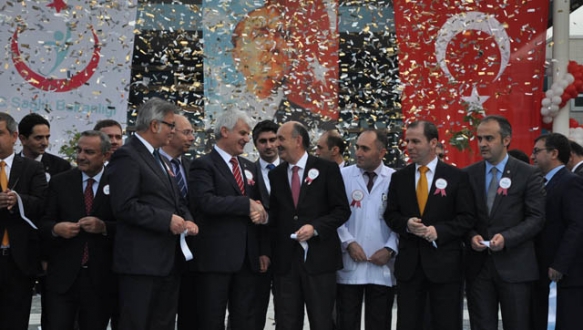 Bakan Müezzinoğlu İnegöl Devlet Hastanesi`ni açtı Bakan Müezzinoğlu İnegöl Devlet Hastanesi`ni açtı