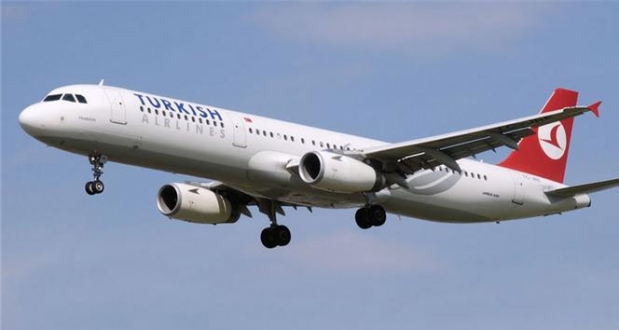 Türk Hava Yolları`nın İstanbul`dan Barcelona seferini yapan yolcu uçağı, bir
