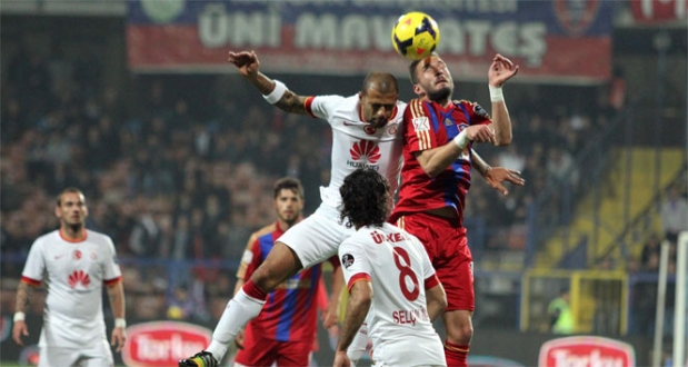 Spor Toto Süper Lig`de Galatasaray, deplasmanda Kardemir Karabükspor`u 2-1 yendi.