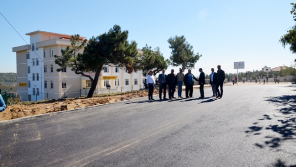 Mürsel AML bahçesine asfalt