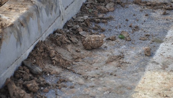 Bursa`da kepçeye el bombaları takıldı