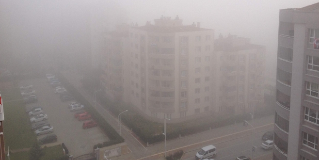 Bursa`da sis hayatı olumsuz etkiledi Bursa`da sis hayatı olumsuz etkiledi