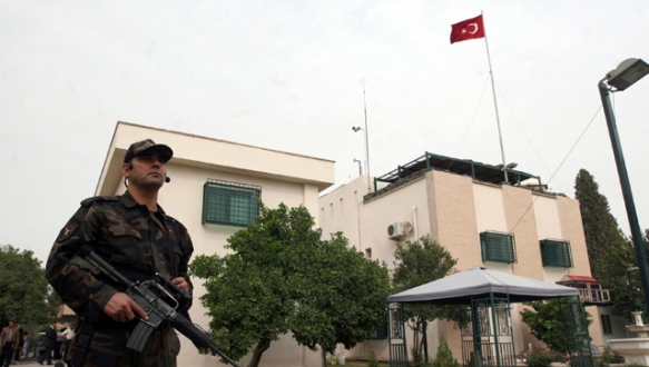 Uluslararsı koalisyon gücüne bağlı uçakların, Türkiye`nin Musul Konsolosluğu`nu bombaladığı iddia