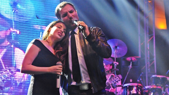 Rafet El Roman hayranlarını coşturdu Rafet El Roman hayranlarını coşturdu