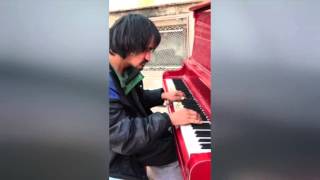 Evsiz adamdan unutulmaz resital