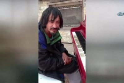 Evsiz adamdan unutulmaz resital