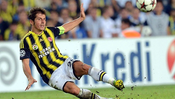 Emre Belözoğlu disipline sevkedildi Fenerbahçe Kulübü ile futbolcu Emre Belözoğlu PFDK`ya sevkedildi. Beşiktaşlı Mustafa