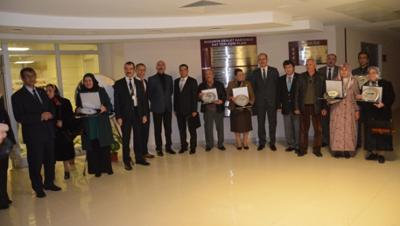 Hayırseverlere teşekkür plaketi