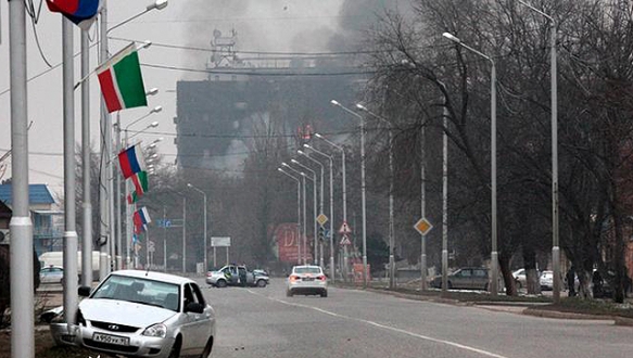 Çeçenistan`da çatışma: 17 ölü Çeçenistan`ın başkenti Grozni`de şüpheli bir aracı durdurmak isteyen polise, araçtakilerden