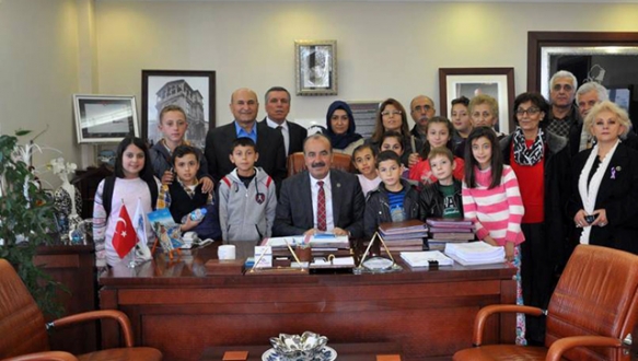 Köy öğrencileri mütarekeyi öğrendi Köy öğrencileri mütarekeyi öğrendi