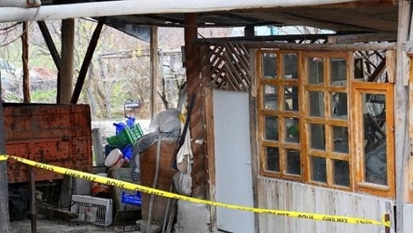 Cinnet getiren evlat dehşet saçtı Cinnet getiren evlat dehşet saçtı