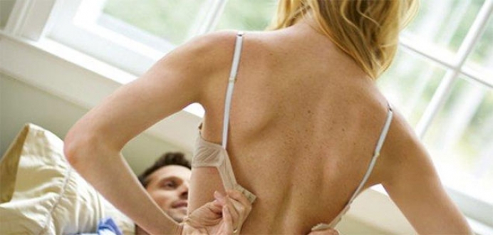 Önce seks yaptı sonra bıçakladı