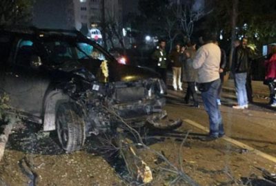 Önce ağaca sonra otomobile çarptı