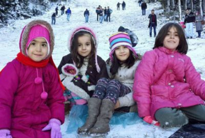 Bir avuç karda kayak keyfi