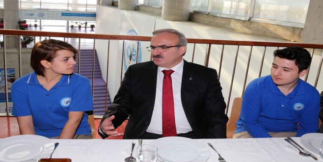 Otomotive kadın eli