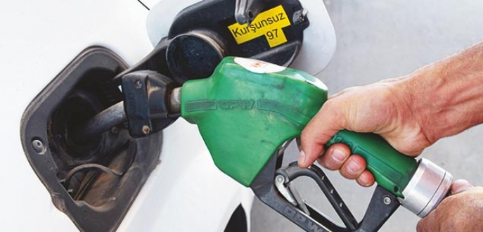 Benzinde fiyatlar 29 ay öncesine döndü Benzinde fiyatlar 29 ay öncesine döndü