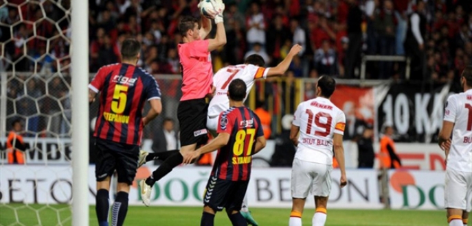Galatasaray 3 puan peşinde