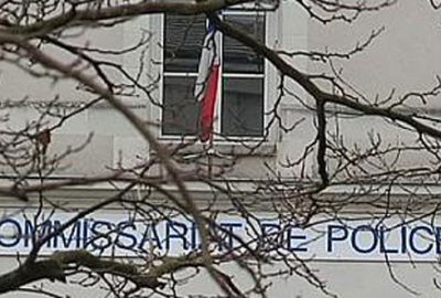 Karakola bıçaklı saldırı: 3 polis yaralı