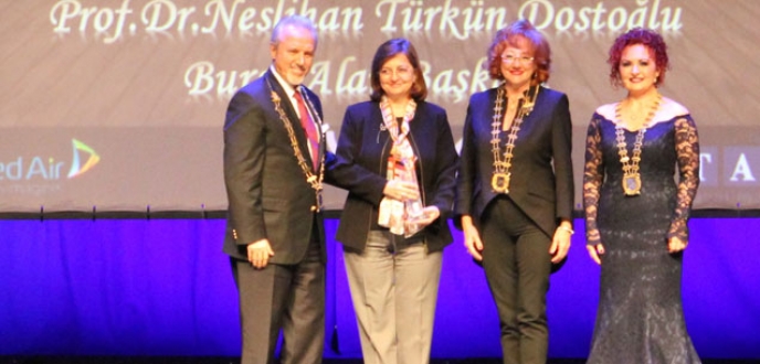 Dostoğlu’na ödül