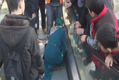 Yürüyen merdivende korku dolu anlar