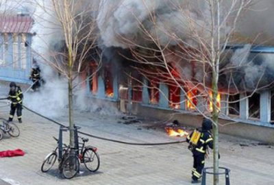 İsveç’te cami yakıldı 5 yaralı