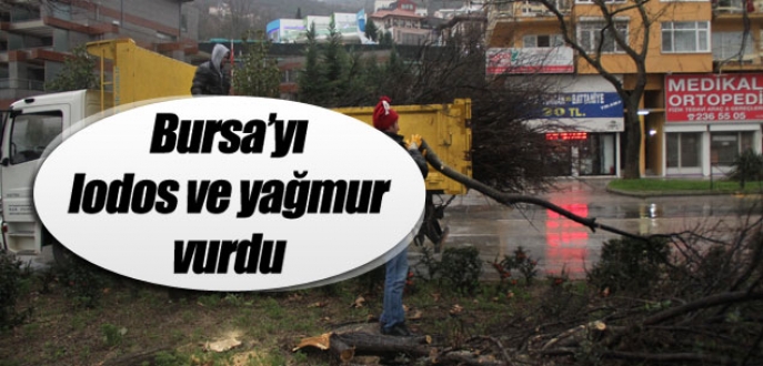 Bursa’yı lodos ve yağmur vurdu!