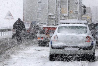 İzmir-İstanbul yolu trafiğe kapandı