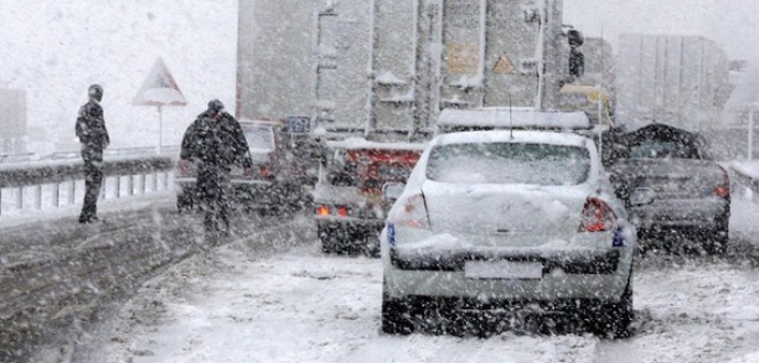 İzmir-İstanbul yolu trafiğe kapandı